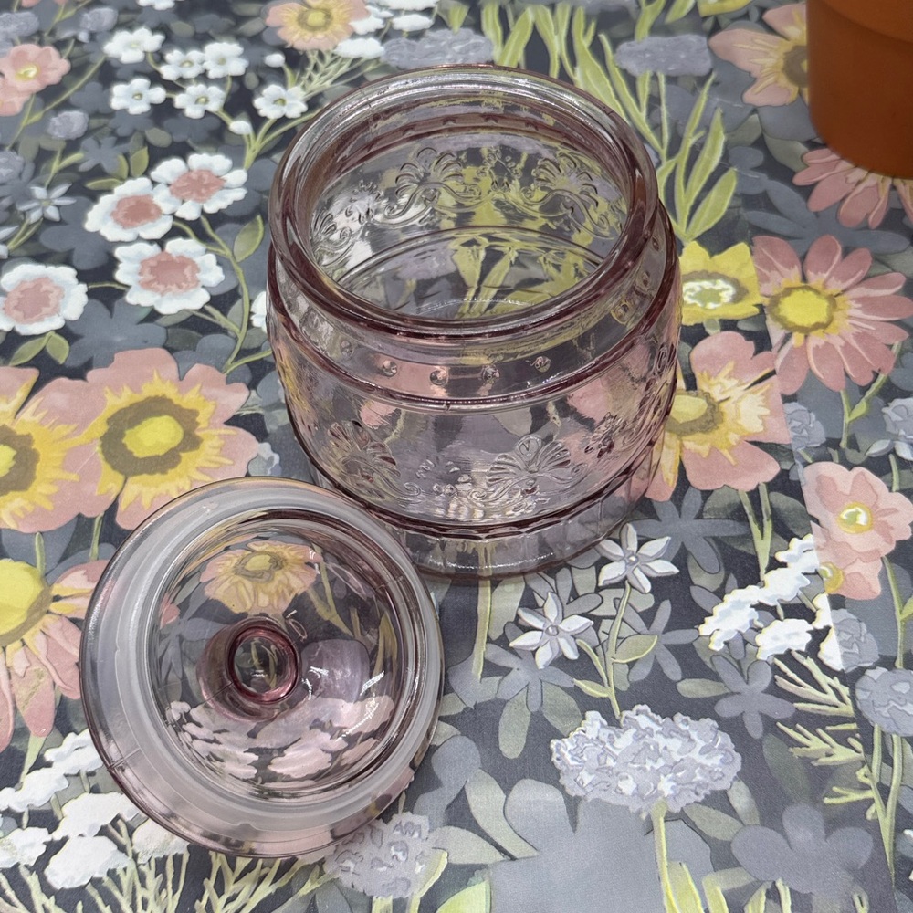 ⭐️The Pioneer Woman Canister Jar Cassie Rose Glass Pink Embossed 4.5" tall - Picture 4 of 6